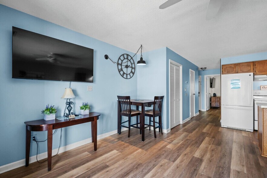 Primary Photo - 11 Colony Dr