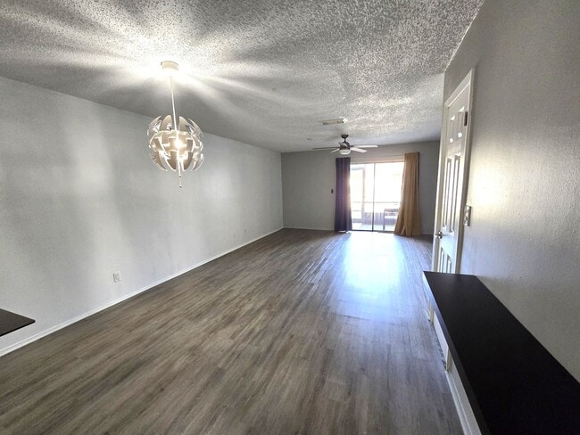Building Photo - Updated 2-bedroom, 2.5-bath townhome