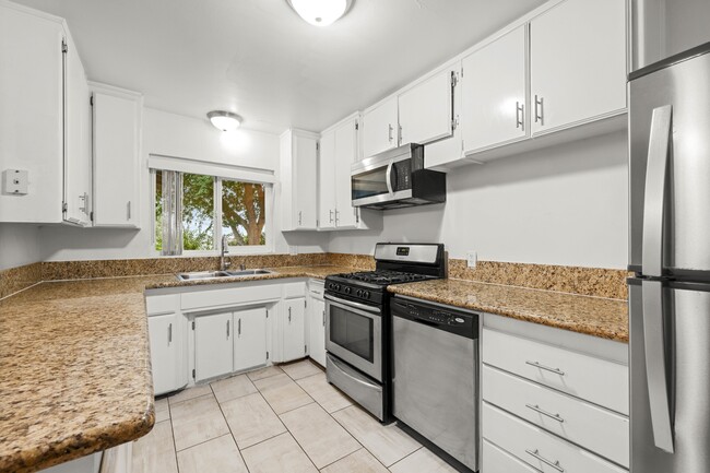 Building Photo - 5423 Mary Ln Dr