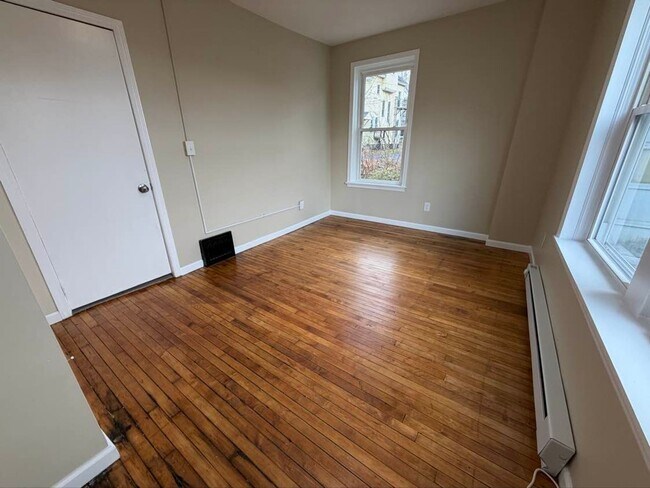 Building Photo - Gorgeous 1-bedroom, First floor! Apartment in quiet Pittsfield Street