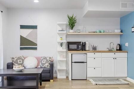 Building Photo - 5534 Alcove Ave