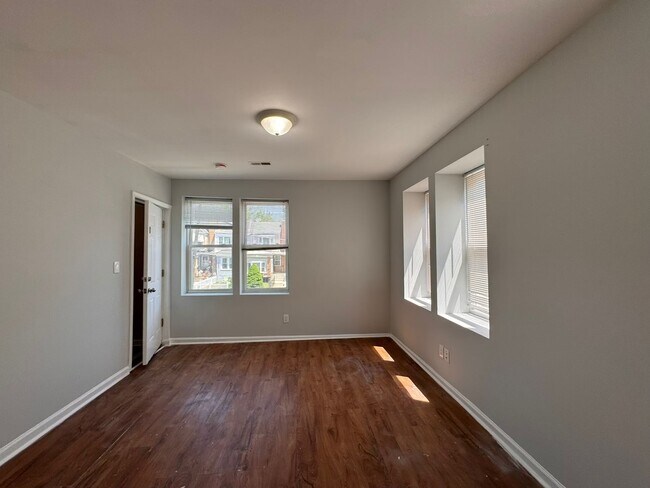 Building Photo - 1018 S 52nd St