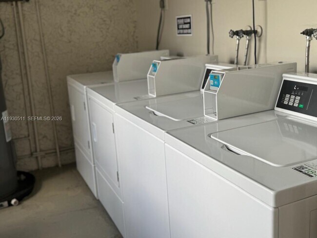 Building Photo - 9330 Lagoon Pl