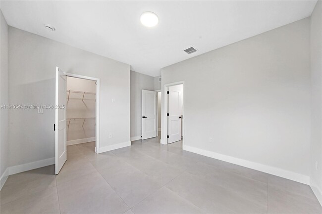 Building Photo - 4313 E 8th Ct