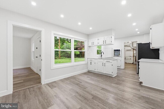 Building Photo - 27 Parkside Cir