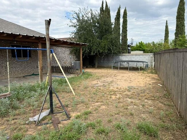 Building Photo - 613 Cuervo Dr