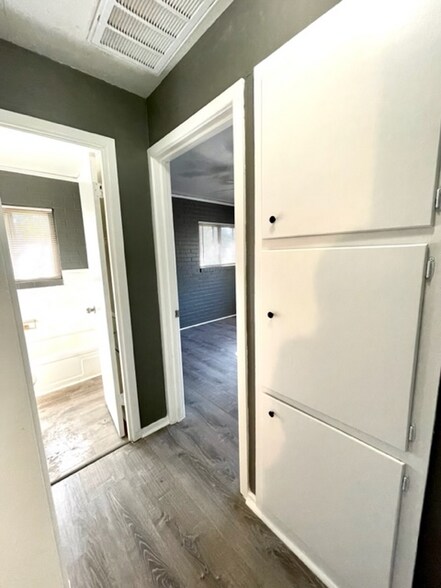 Building Photo - 1120 Elm Ave