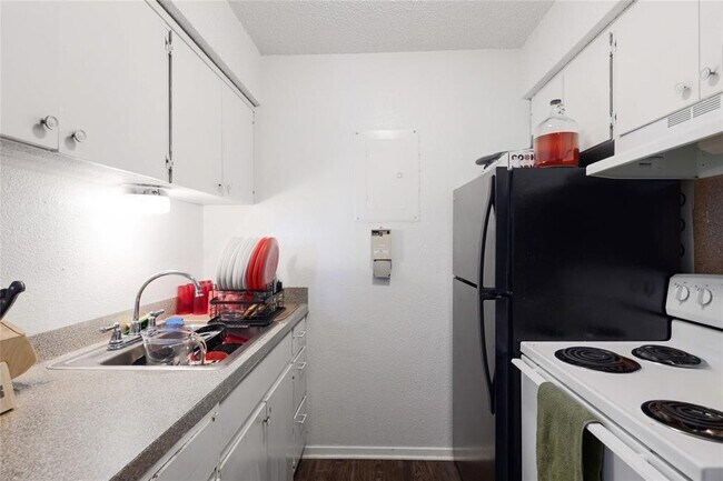 Building Photo - 2803 Hemphill Park