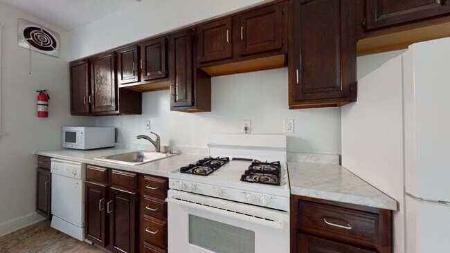 Building Photo - MacArthur Park One Bedroom W/Off Street Pa...
