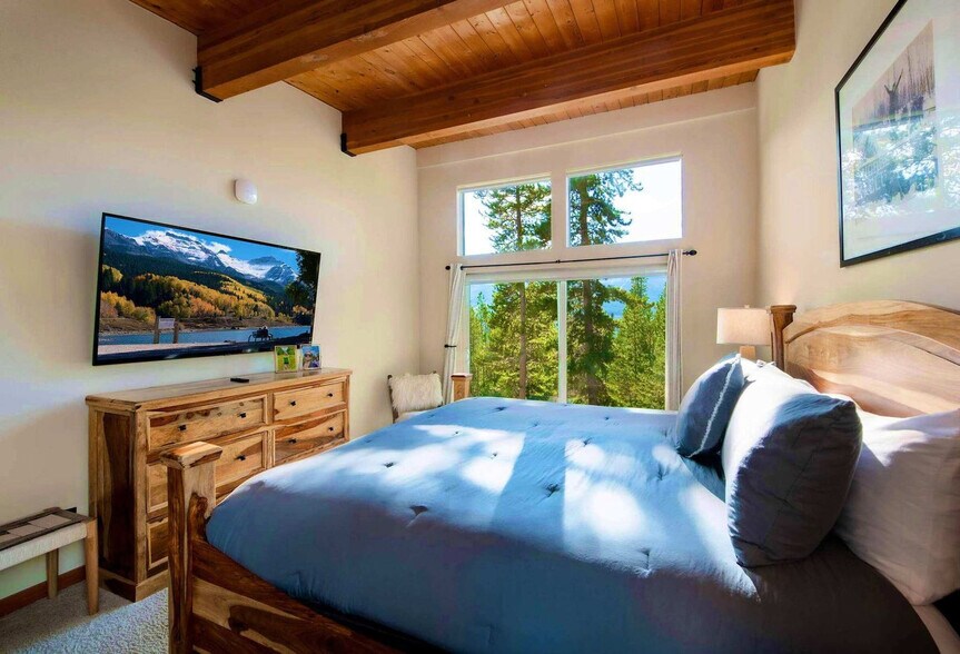 Building Photo - 1396 Forest Hills Dr