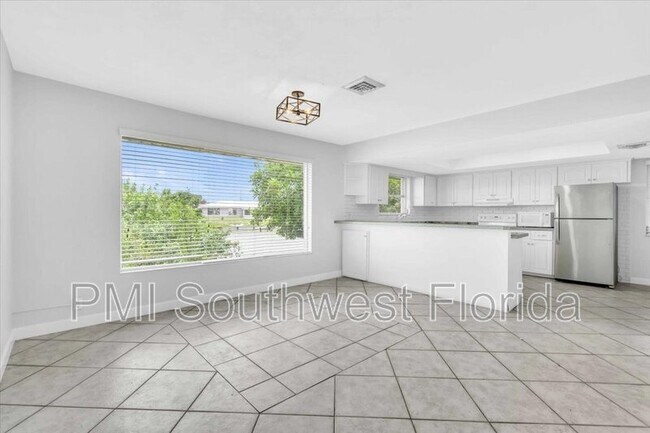 Building Photo - 1405 Cambridge Dr