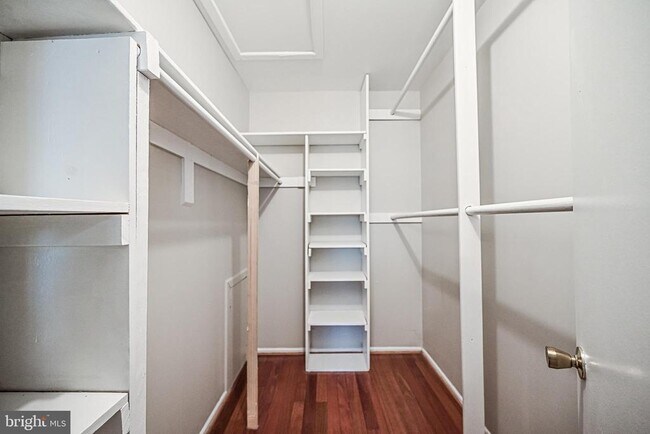 Building Photo - 5572 Kendrick Ln