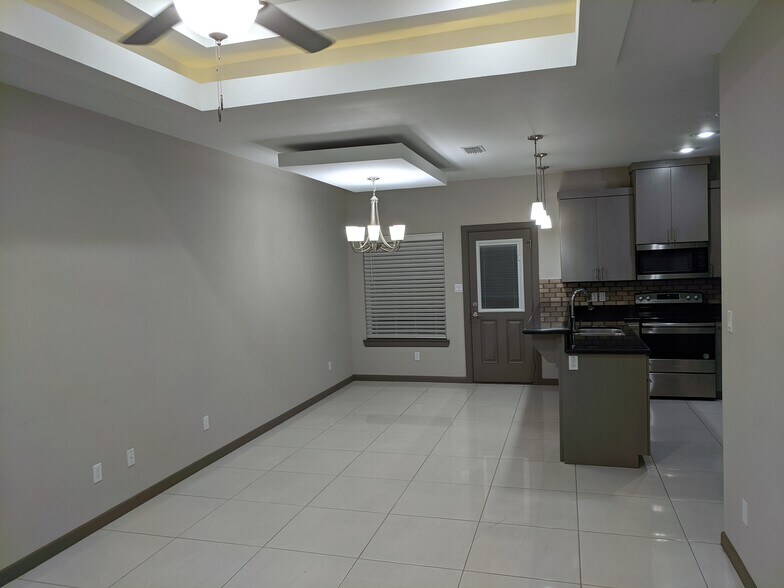 Primary Photo - 4012 Whitewing Ave
