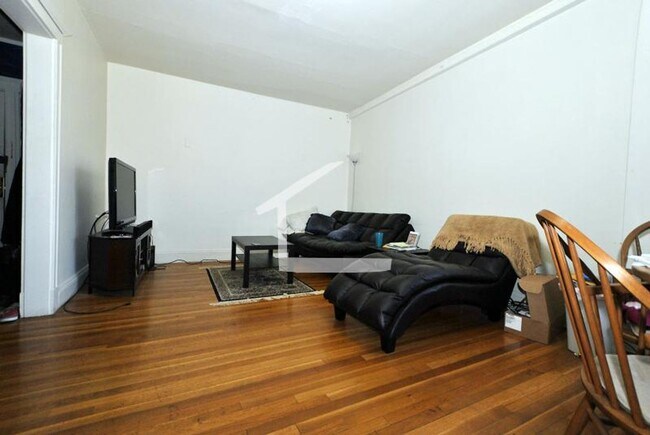 Building Photo - No Brokers Fee, No Security Deposit, Heat,...