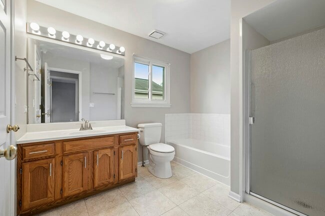 Building Photo - 135 Hampton Ave