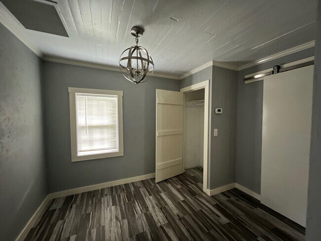 Building Photo - 1316 Aintree Ln