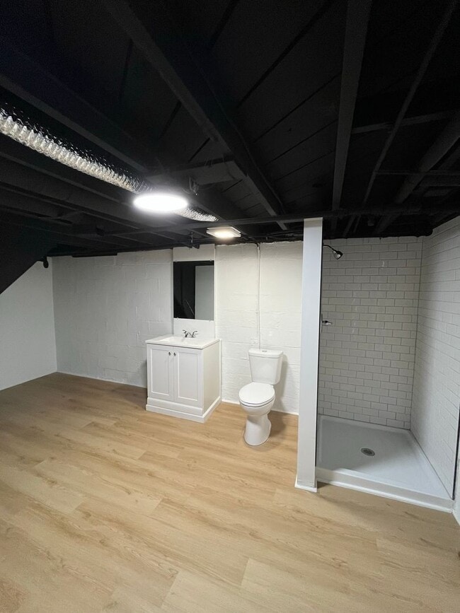 Building Photo - Newly Renovated 3 Bedroom, 2 Bathroom Home