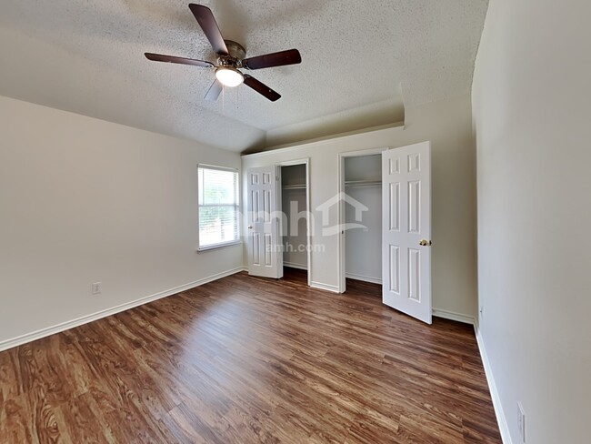 Building Photo - 962 Wisperwood Dr