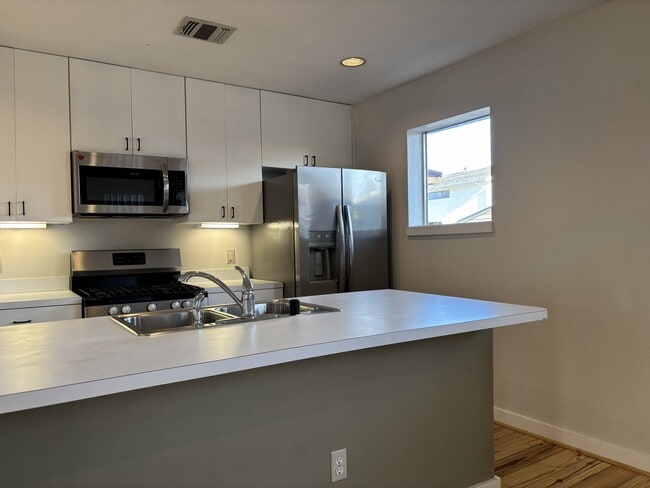 Building Photo - 2909 Albany St