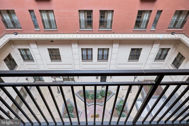 Building Photo - 219 S 18th St