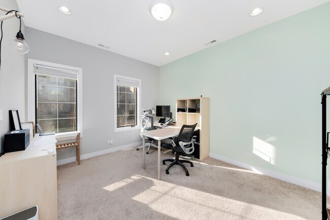 Building Photo - 1025 Walnut Wy