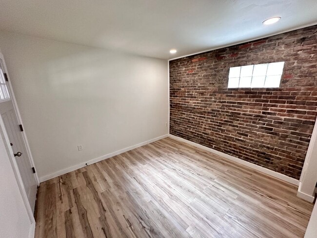 Building Photo - Luxurious 1 Bed 1 Bath Home: Your Oasis Aw...
