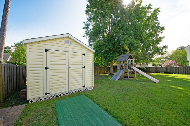 Building Photo - 1112 Huff Dr