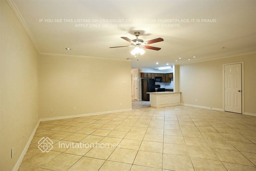 Building Photo - 807 Ross Ln