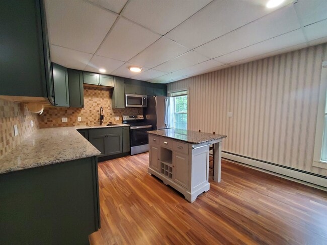 Building Photo - 526 Canaan St