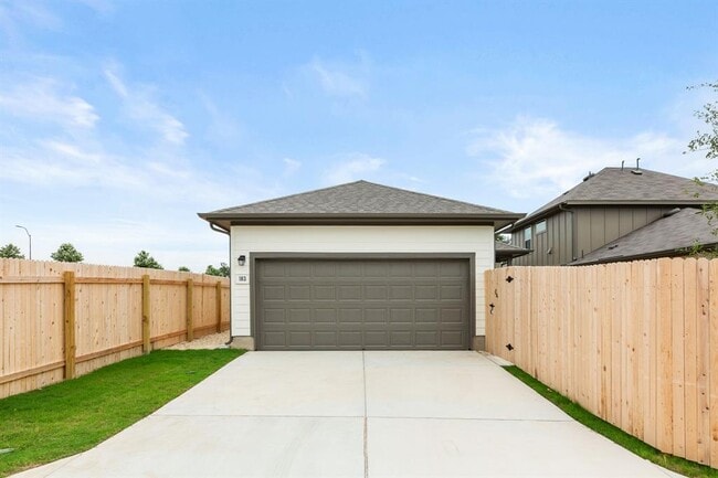 Building Photo - 183 Glocken Ln