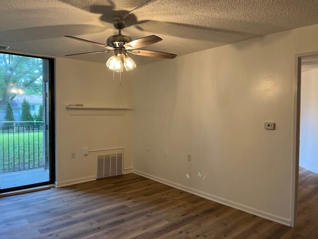 Building Photo - 1750 N Marywood Ave