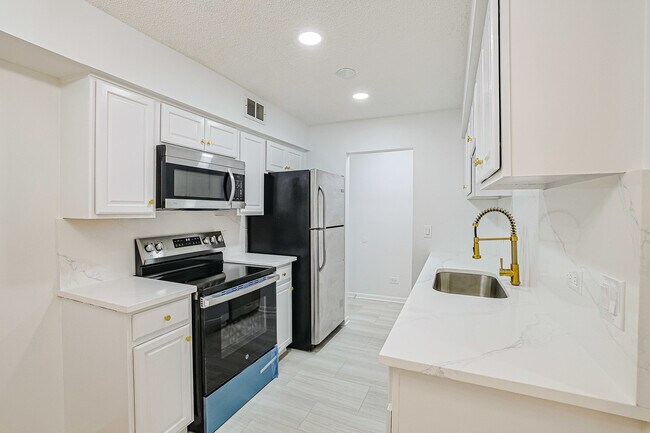 Building Photo - 929 Buccaneer Dr