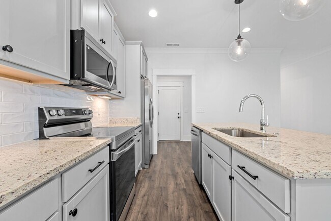 Building Photo - Lee Street B3