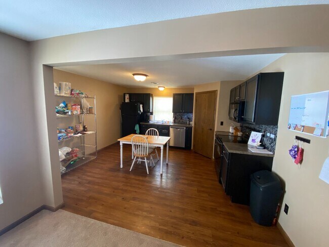 Building Photo - 818 Bluemont Ave