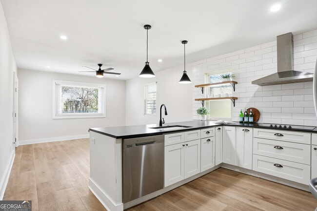 Building Photo - 310 Patterson Ave SE