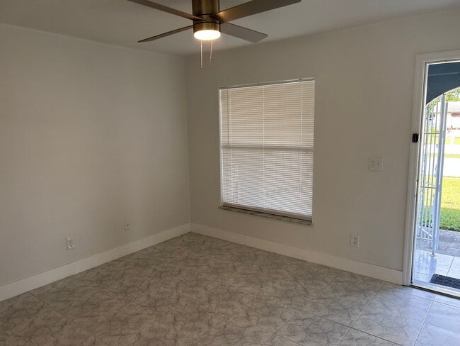 Building Photo - 662 Marot St