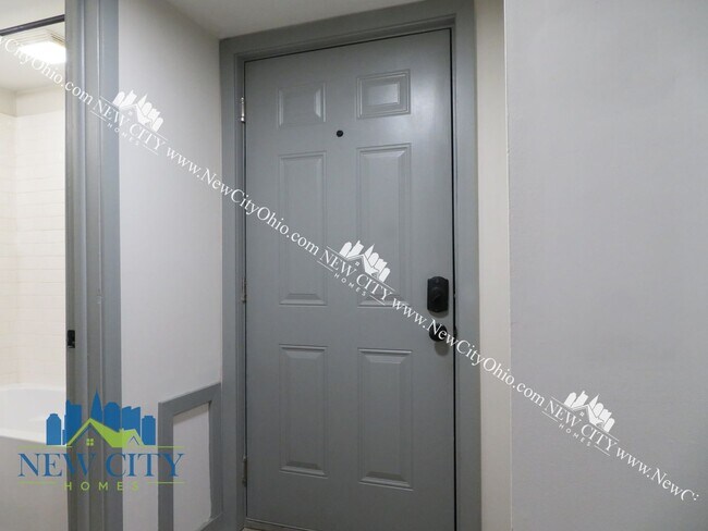 Building Photo - 2085 Building - New Rennovated 1 & 2 bedrooms starting at $989!