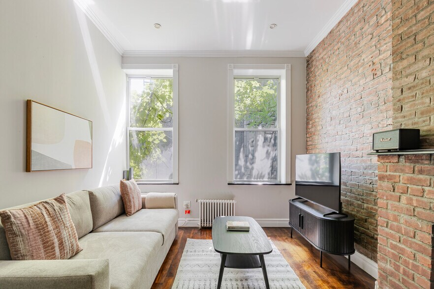 Primary Photo - 562 Hudson St