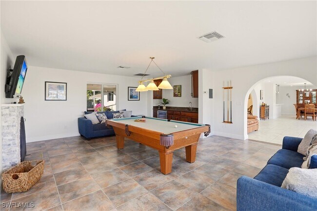 Building Photo - 339 Landmark St