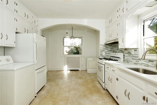 Building Photo - 14 Oakridge Pl