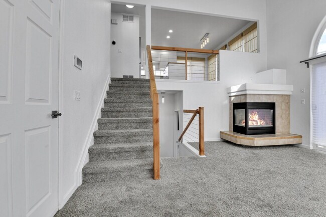 Building Photo - $2,600, 3-bed, 2-bath, located in Denver.