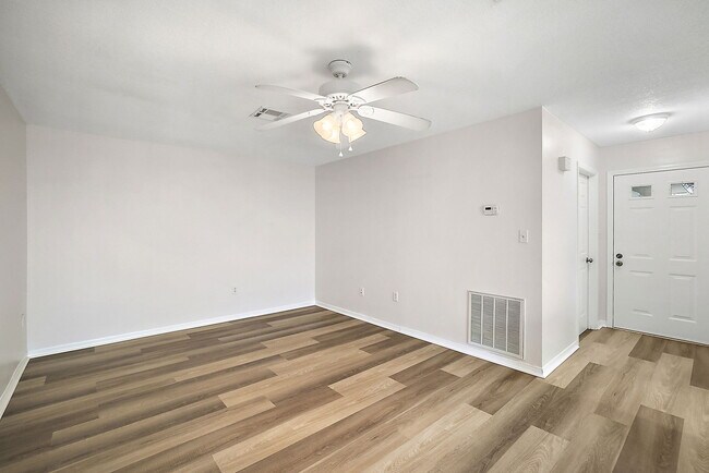 Building Photo - 202 Fernwood St