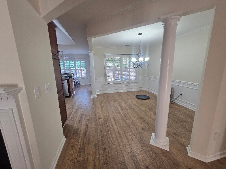 Building Photo - 418 Rosemeade Ct