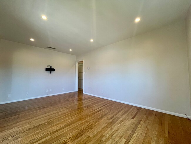 Building Photo - VISTA DEL ORO  3 BEDROOM HOUSE