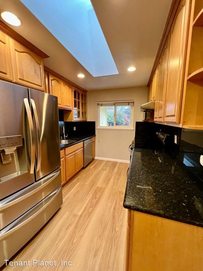 Building Photo - 3 br, 2 bath House - 1550 Magpie Ln