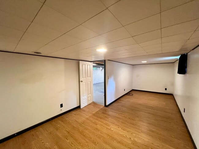 Building Photo - 427 Mosley Dr