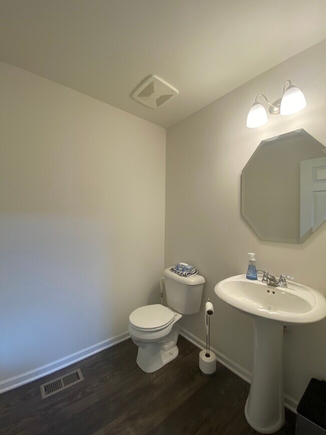 Building Photo - 13917 S Belmont Dr