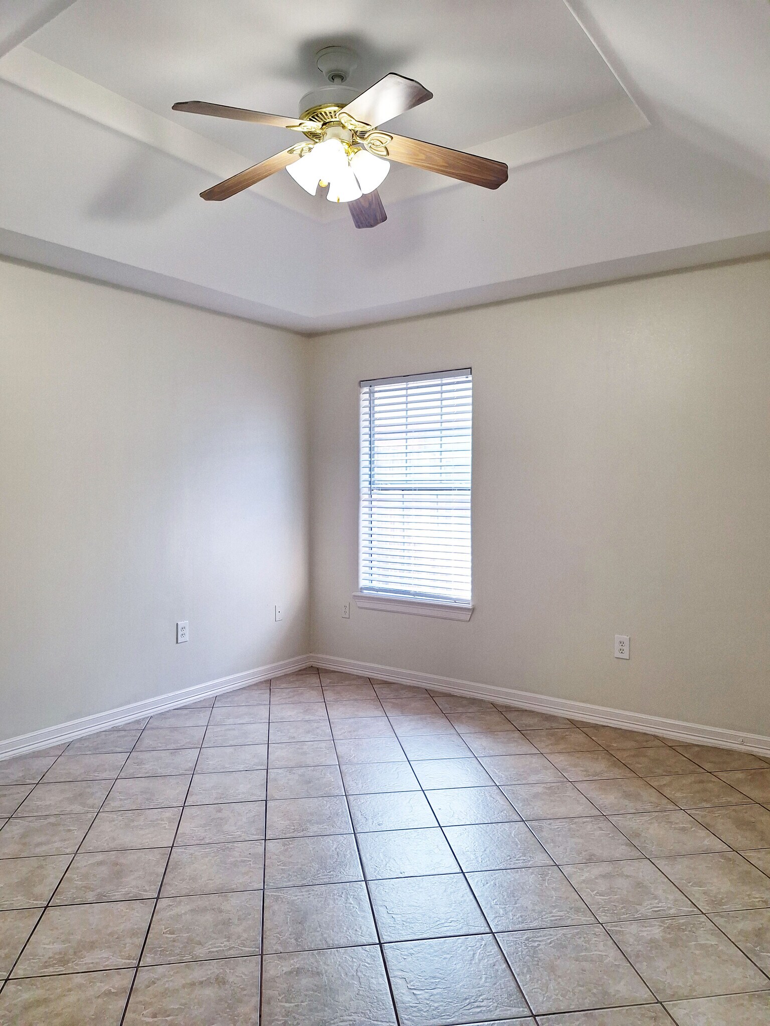 Building Photo - 2118 Aruba Dr