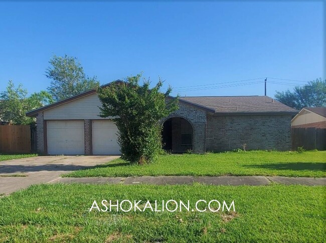 Primary Photo - 3bd Home with fenced yard & wet bar In Bri...