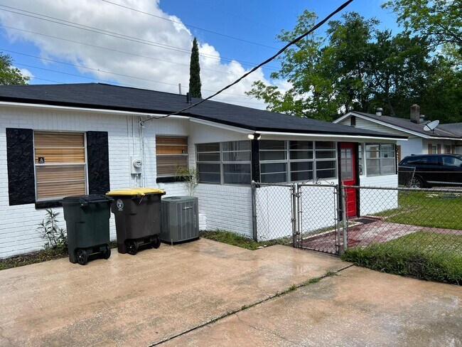 Building Photo - 1053 Ellis Rd S